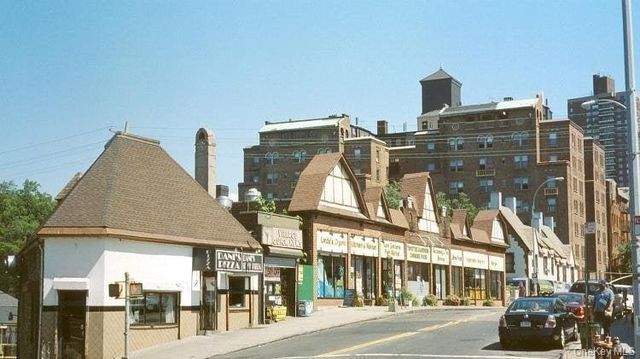 131-11 Kew Gardens Road 4B, Richmond Hill, NY 11418