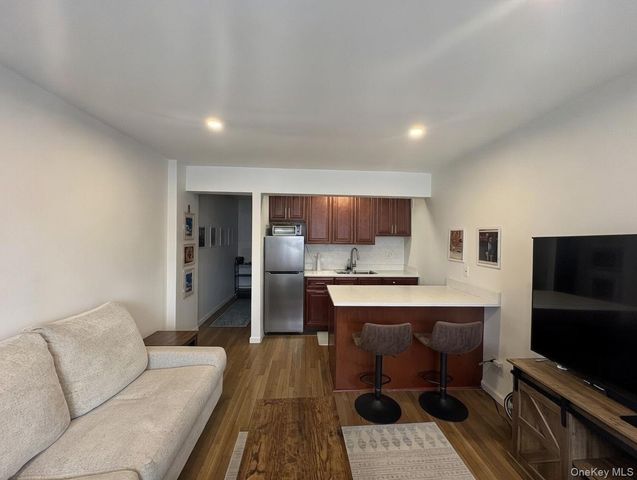 131-11 Kew Gardens Road 4B, Richmond Hill, NY 11418