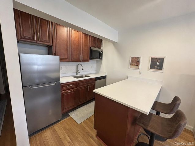 131-11 Kew Gardens Road 4B, Richmond Hill, NY 11418