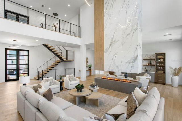 5023 W LEONA STREET, Tampa, FL 33629