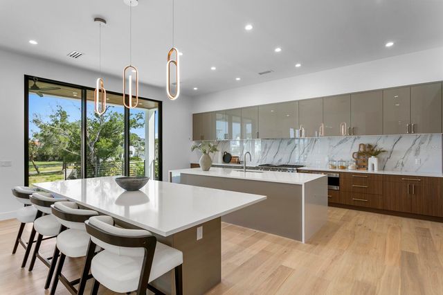 5023 W LEONA STREET, Tampa, FL 33629