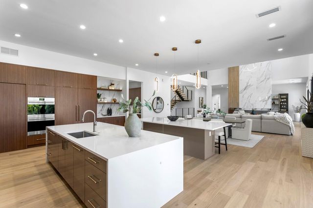 5023 W LEONA STREET, Tampa, FL 33629