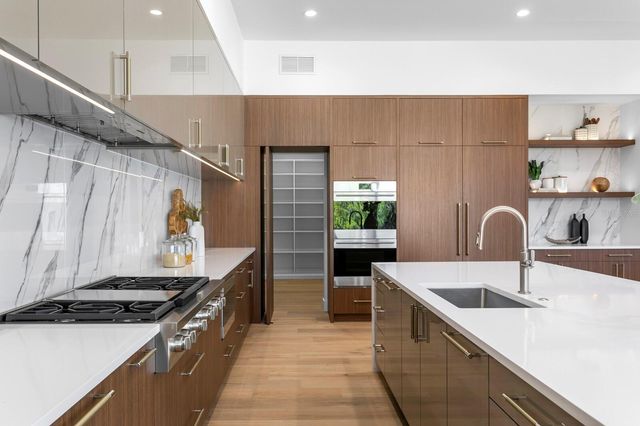 5023 W LEONA STREET, Tampa, FL 33629