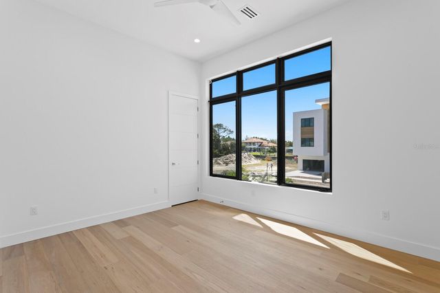 5023 W LEONA STREET, Tampa, FL 33629