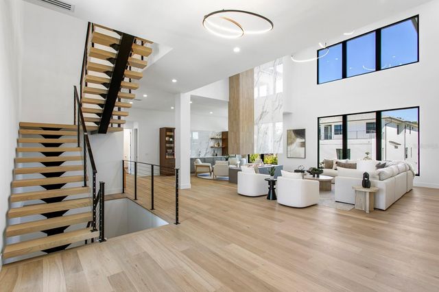 5023 W LEONA STREET, Tampa, FL 33629