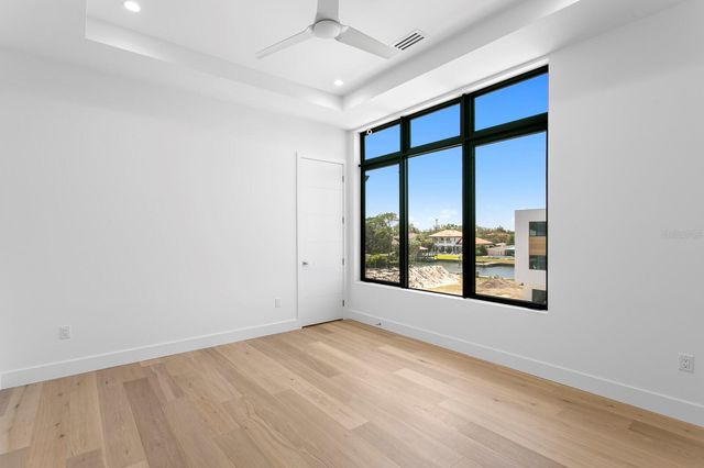 5023 W LEONA STREET, Tampa, FL 33629