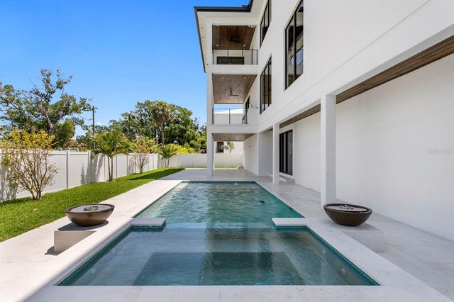 5023 W LEONA STREET, Tampa, FL 33629