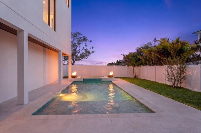 5023 W LEONA STREET, Tampa, FL 33629