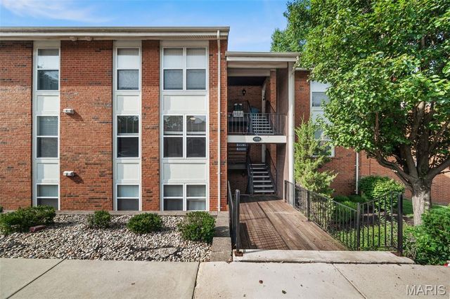 1934 Greenpoint Drive 203, Kirkwood, MO 63122