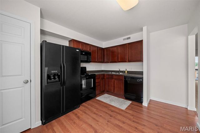 1934 Greenpoint Drive 203, Kirkwood, MO 63122
