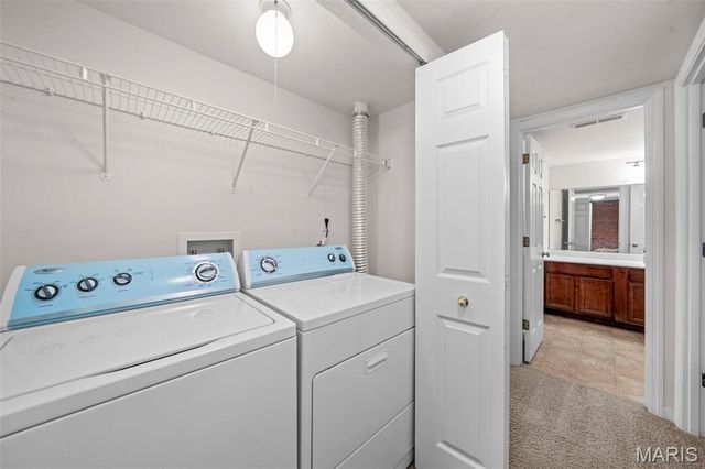 1934 Greenpoint Drive 203, Kirkwood, MO 63122