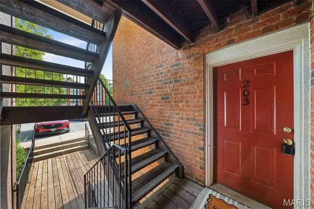 1934 Greenpoint Drive 203, Kirkwood, MO 63122