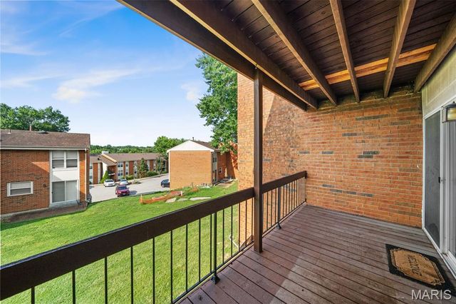 1934 Greenpoint Drive 203, Kirkwood, MO 63122