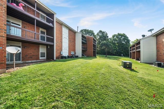 1934 Greenpoint Drive 203, Kirkwood, MO 63122