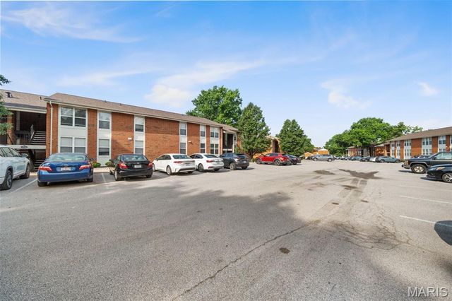 1934 Greenpoint Drive 203, Kirkwood, MO 63122
