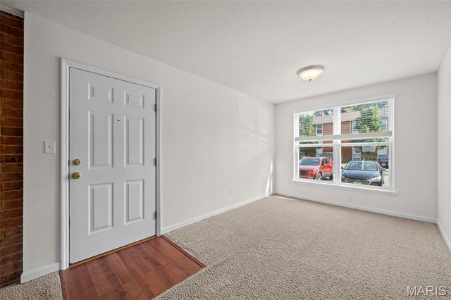 1934 Greenpoint Drive 203, Kirkwood, MO 63122