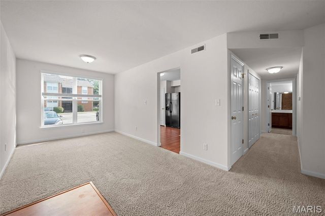 1934 Greenpoint Drive 203, Kirkwood, MO 63122