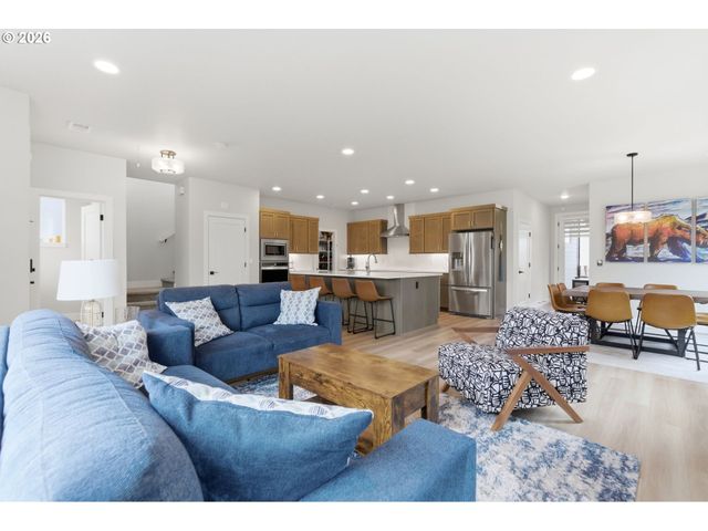 8177 Se AGATE St, Hillsboro, OR 97123