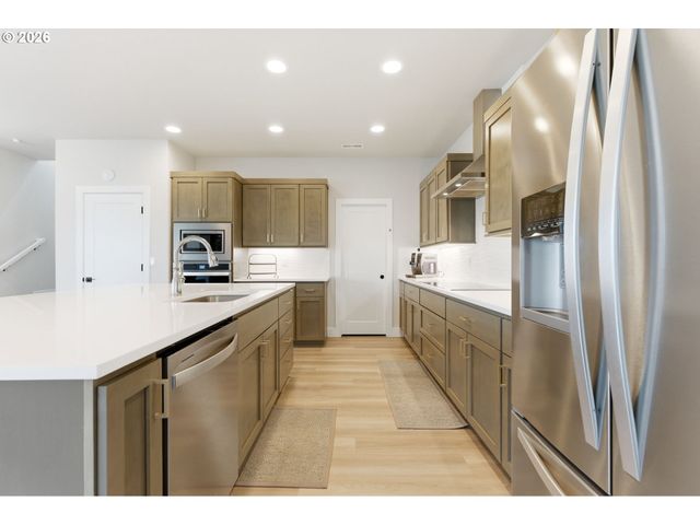 8177 Se AGATE St, Hillsboro, OR 97123
