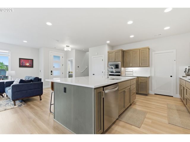 8177 Se AGATE St, Hillsboro, OR 97123