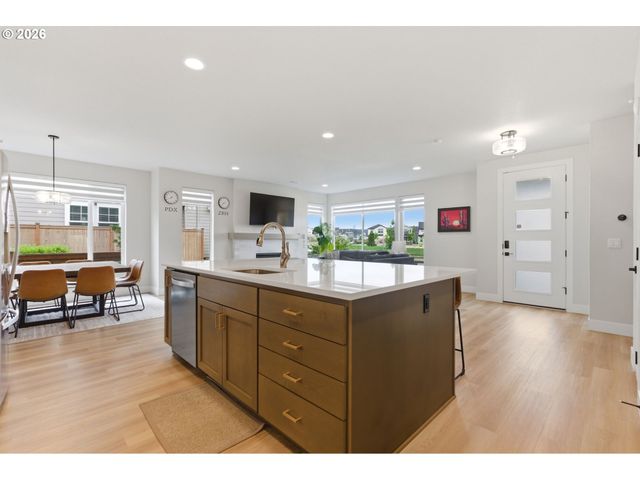 8177 Se AGATE St, Hillsboro, OR 97123