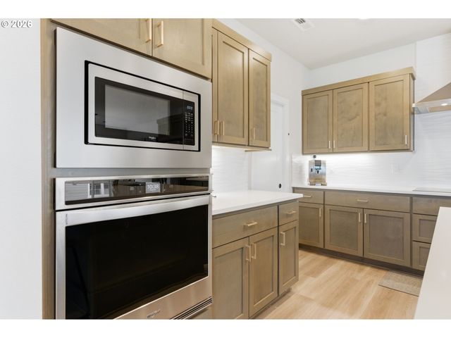 8177 Se AGATE St, Hillsboro, OR 97123