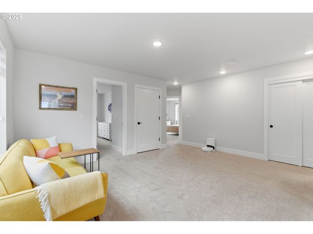 8177 Se AGATE St, Hillsboro, OR 97123