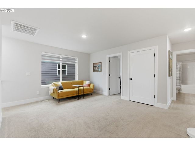 8177 Se AGATE St, Hillsboro, OR 97123