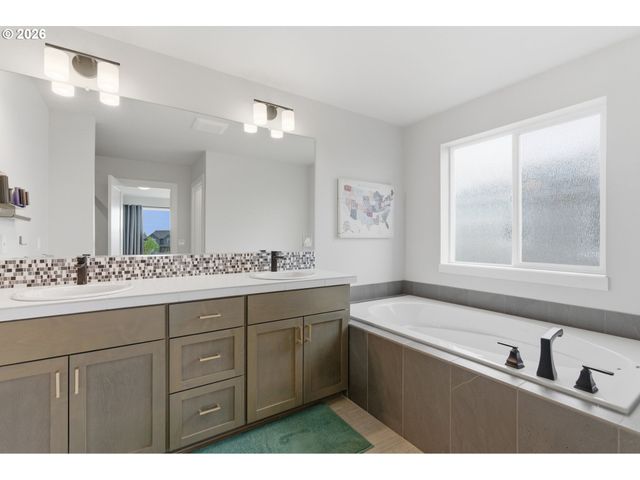 8177 Se AGATE St, Hillsboro, OR 97123