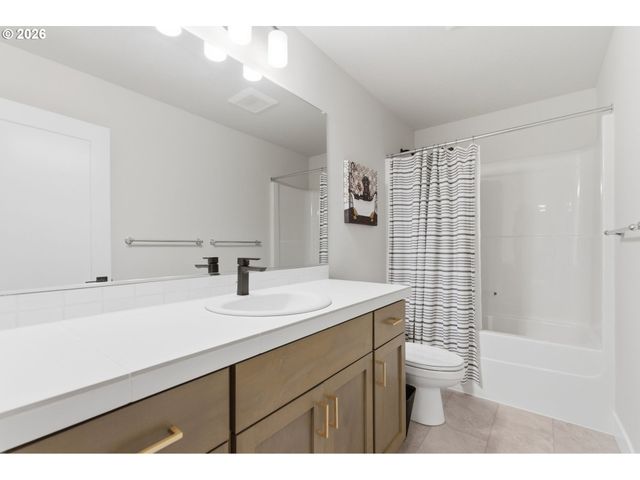 8177 Se AGATE St, Hillsboro, OR 97123