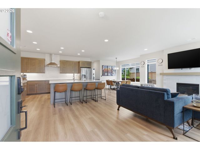8177 Se AGATE St, Hillsboro, OR 97123