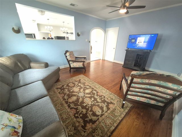 5120 Avenue S, Galveston, TX 77551