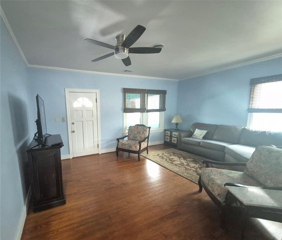 5120 Avenue S, Galveston, TX 77551