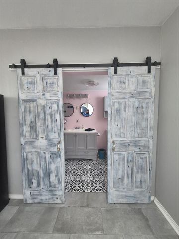 5120 Avenue S, Galveston, TX 77551