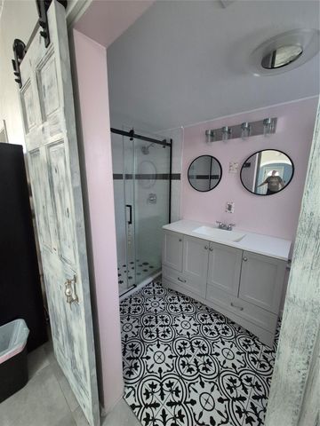 5120 Avenue S, Galveston, TX 77551