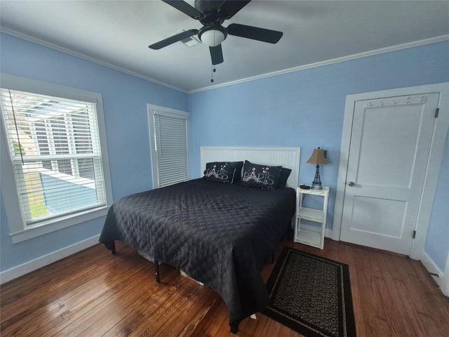 5120 Avenue S, Galveston, TX 77551