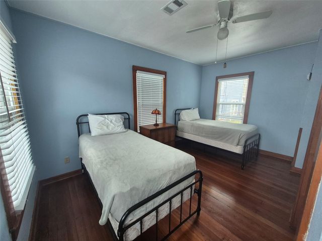 5120 Avenue S, Galveston, TX 77551