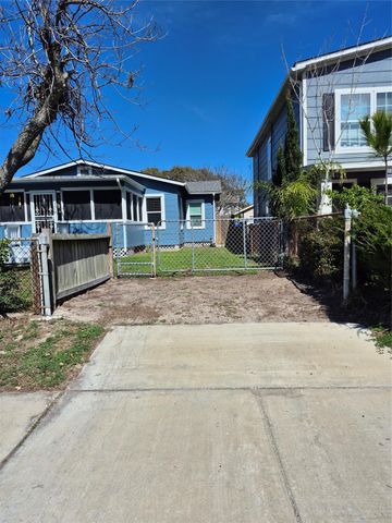 5120 Avenue S, Galveston, TX 77551