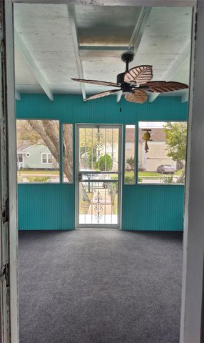 5120 Avenue S, Galveston, TX 77551