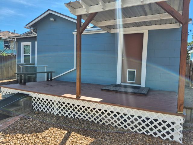 5120 Avenue S, Galveston, TX 77551