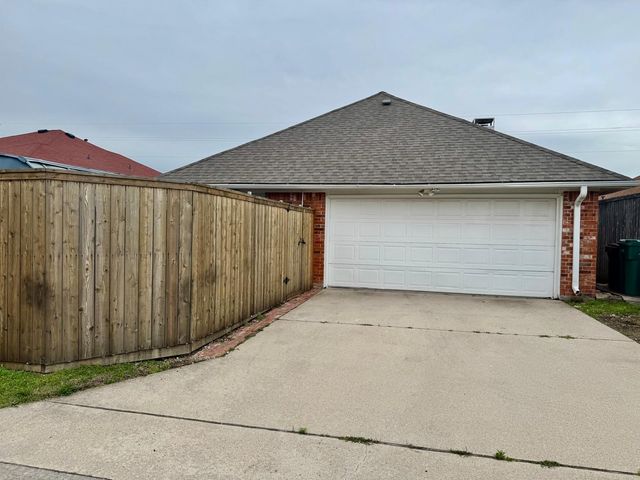 2151 Arbor Creek Drive, Carrollton, TX 75010