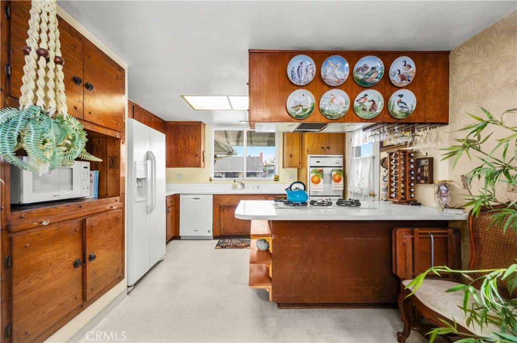 Image 13 of property listing at 15330 Saranac Drive, Whittier, CA 90604