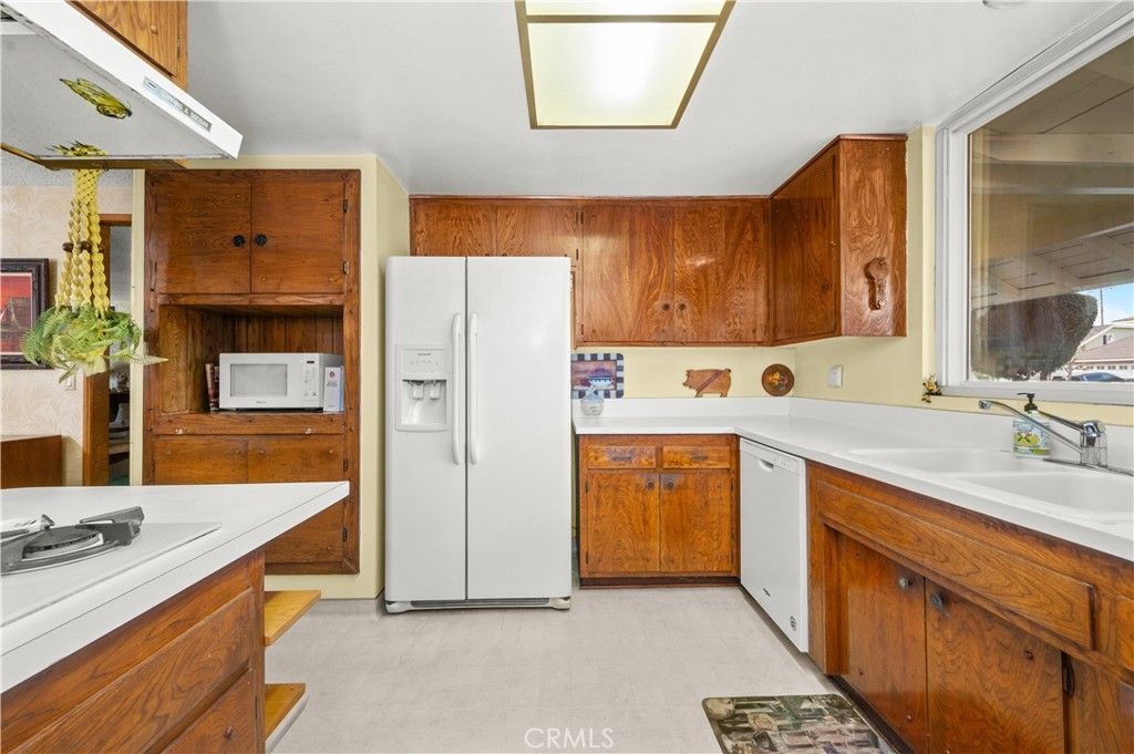 Image 15 of property listing at 15330 Saranac Drive, Whittier, CA 90604