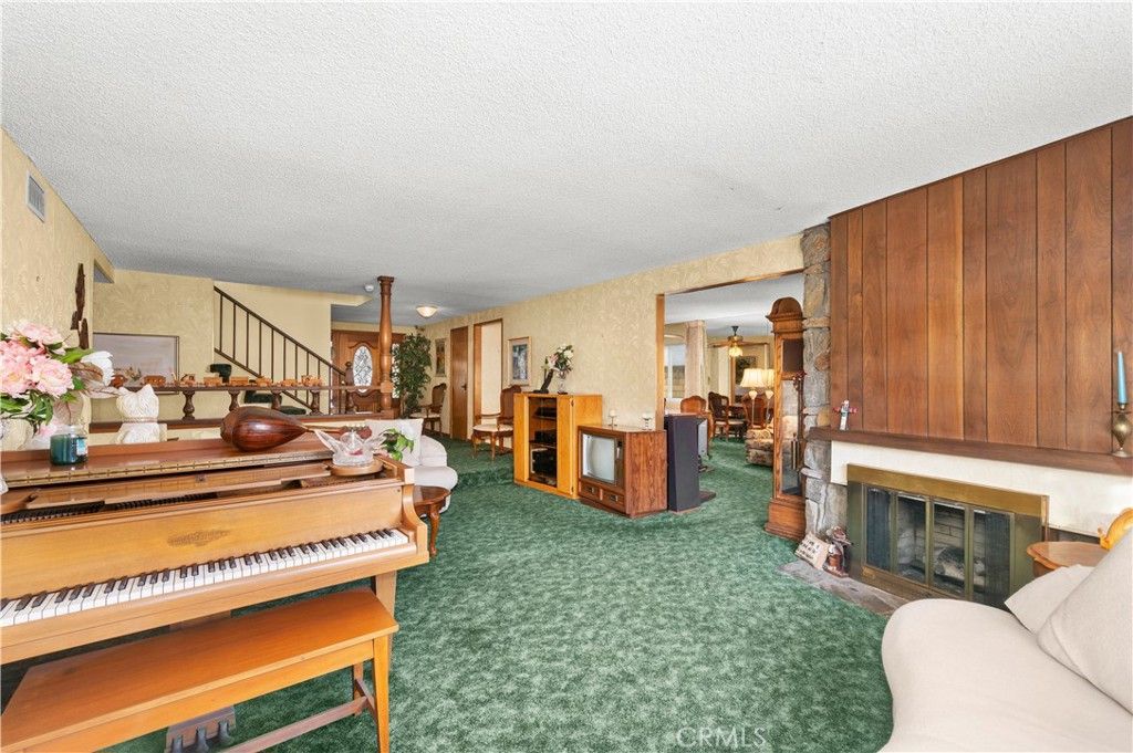 Image 9 of property listing at 15330 Saranac Drive, Whittier, CA 90604