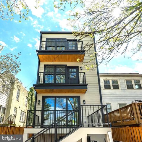 4441 HARRISON ST NW, Washington, DC 20015