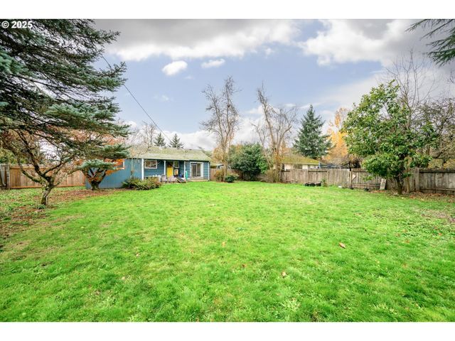 1735 MINDA Dr, Eugene, OR 97401