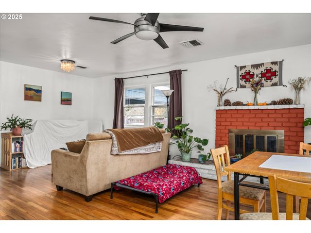 1735 MINDA Dr, Eugene, OR 97401