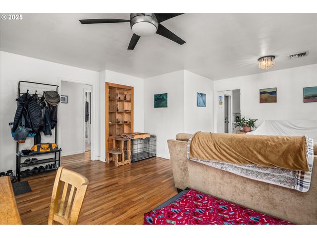 1735 MINDA Dr, Eugene, OR 97401