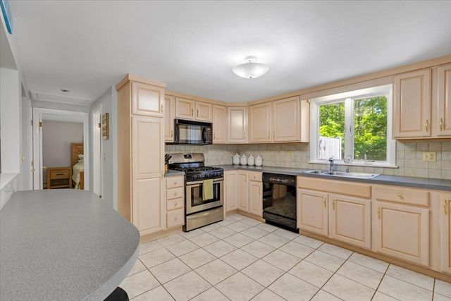 6 Parkwood Ct, Yarmouth, MA 02664