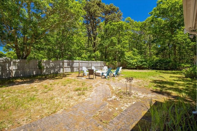 6 Parkwood Ct, Yarmouth, MA 02664